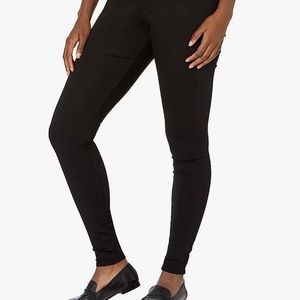 Levi Strauss Black Mid Rise Skinny Jeans. Size 4S